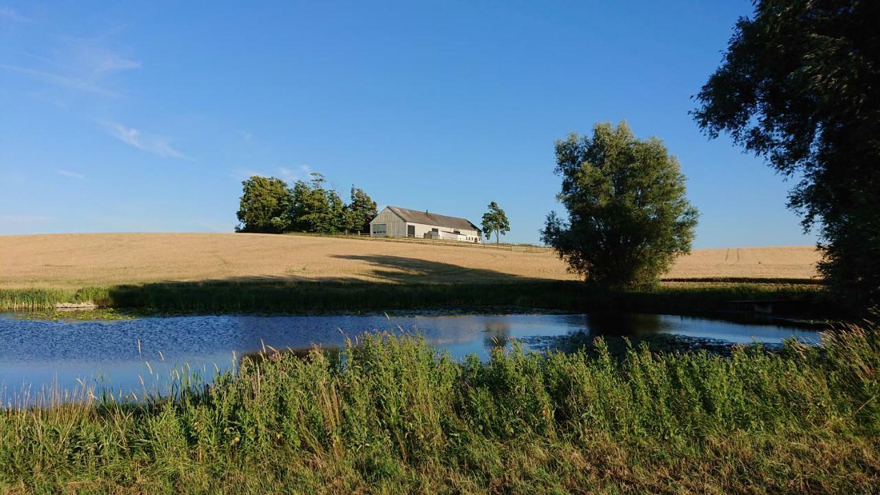 Glamping Och Gardslaegenhet Mellan Himmel Och Hav Skivarp Exterior photo